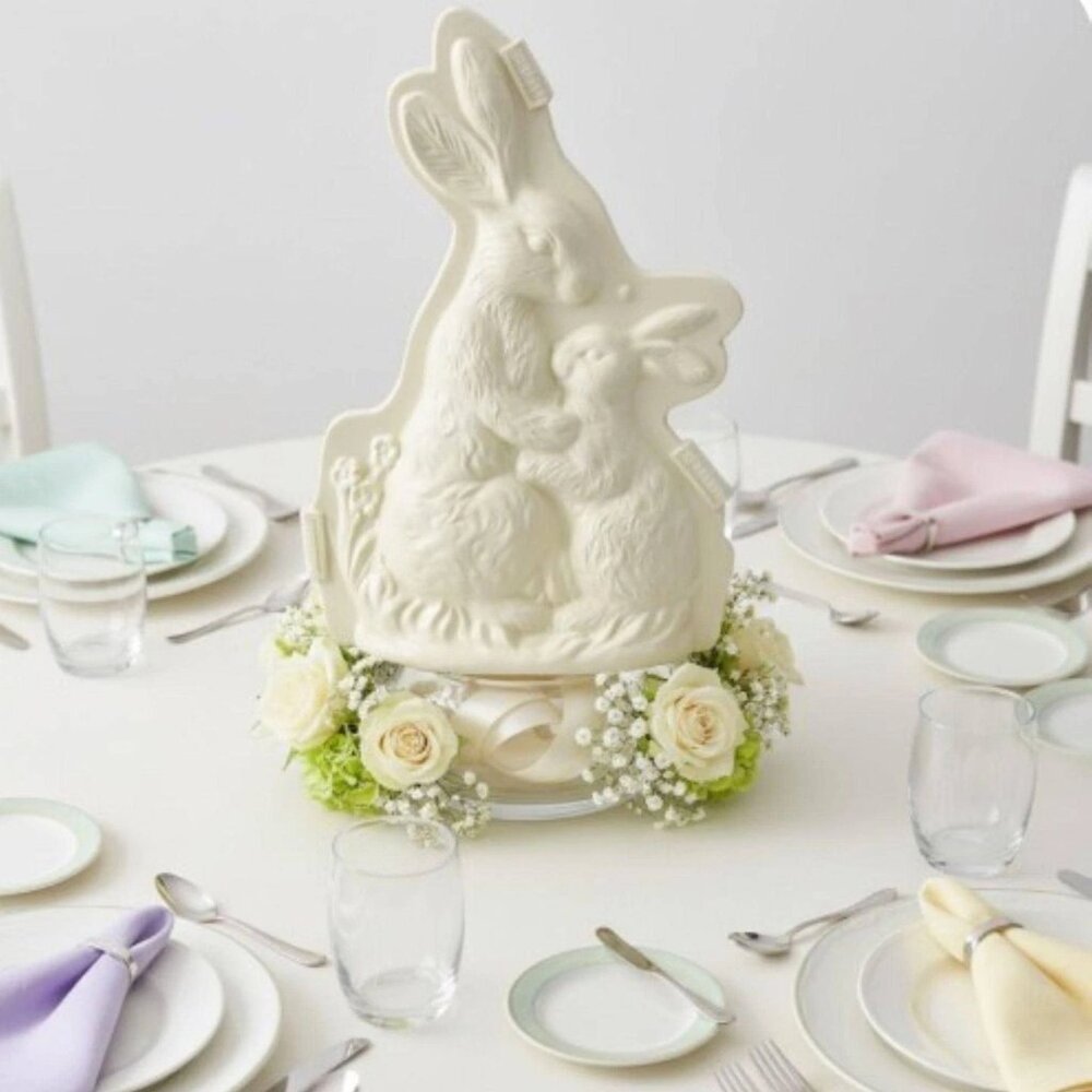 Vintage-Inspired Bunny Mold Centerpiece – Elegant Cream Easter Table Decor